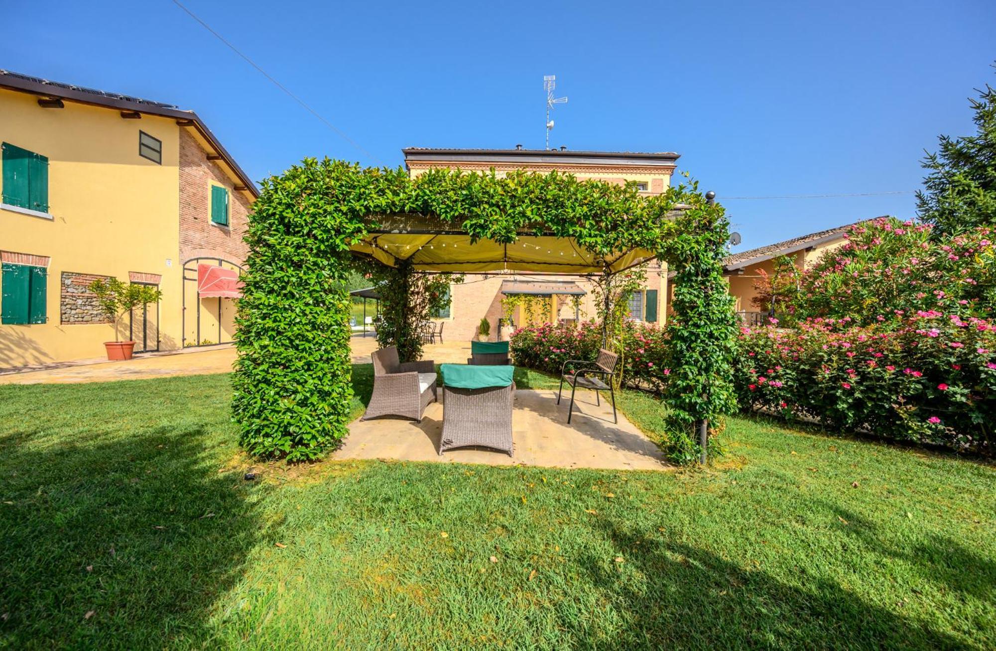 Bed and Breakfast La Casa Di Valeria - Модена Экстерьер фото
