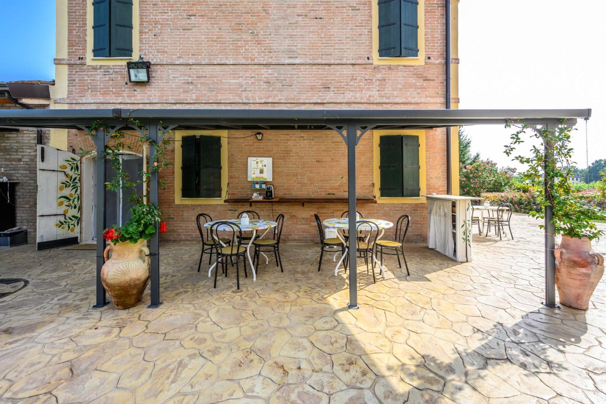 Bed and Breakfast La Casa Di Valeria - Модена Экстерьер фото